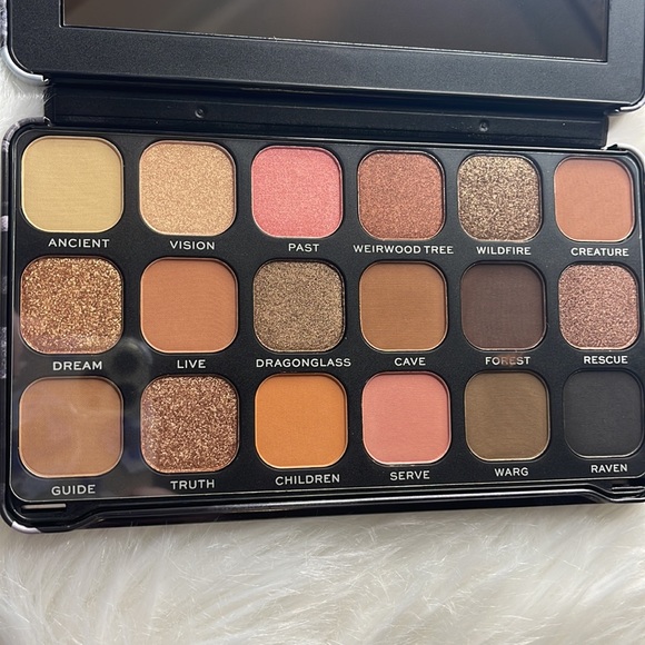 Revolution Game of Thrones shadow palette - Picture 4 of 4